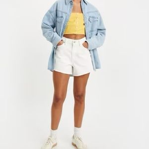 NWT Levi’s High Waisted Mom Shorts